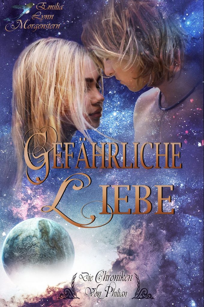 Cover zu "Gefährliche Liebe" Die Chroniken von Philian Band 3 von Emilia Lynn Morgenstern High-Fantasy für Erwachsene. Links oben ist eine junge blonde Frau zu sehen, die genieserisch die Augen schließt. Stirn an Stirn steht sie mit einem blonden jungen Mann da, der etwa schulterlange Haare hat und die Augen ebenfalls geschlossen hält. Zwischen den beiden ist eine große Vertrautheit spürbar. Links unten driftet ein blauer Planet aus einem mit weißen Nebel gefülltem Loch. Ringsum sind farbige Sternennebel zu sehen.